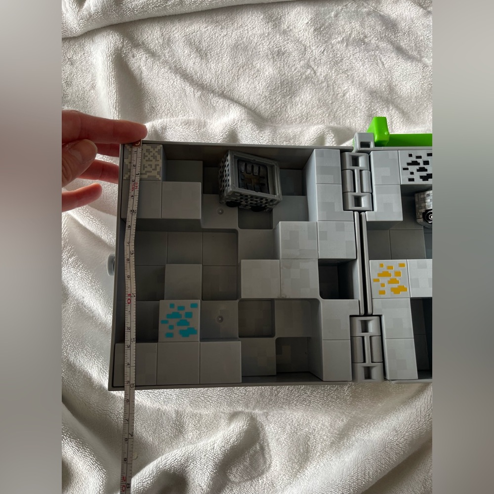 Minecraft Collectors Storage Box - Picture 10 of 12